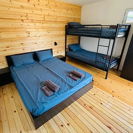 Cozyhut под наем チェルノモレツ